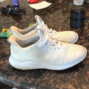 Adidas alphabounce tennis shoes